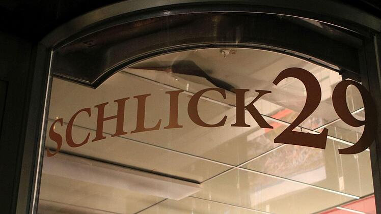 Frederik Leberle stellte Texte von Horst Evers in der Reihe "Theater im Schlick 29" vor.Foto: Jochen Berger