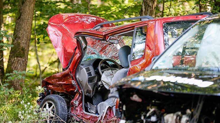 "Unendlich dankbar": Mann bei Unfall lebensgefährlich verletzt - Feuerwehr rettete sein Leben
