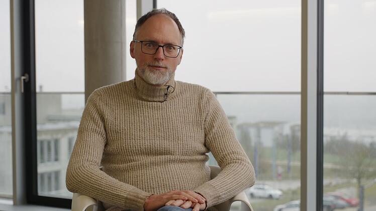 Noch ist k&uuml;nstliche Intelligenz nicht geeignet, um psychische Krankheiten zu behandeln, glaubt Professor Harald Baumeister von der Universit&auml;t Ulm.