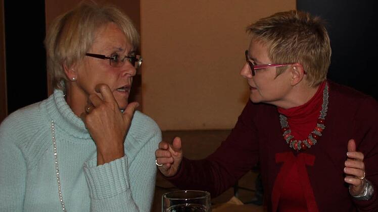 Susanne Kastner im Gespräch  mit ihrer Nachfolgerin Sabine Ditmar.