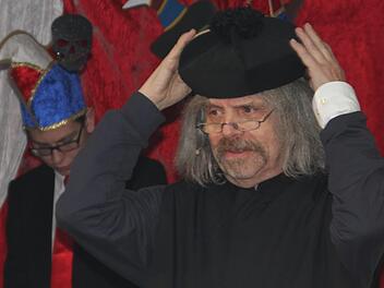 Pater Helmut Haagen brillierte in der Bütt. Foto: Veronika Schadeck