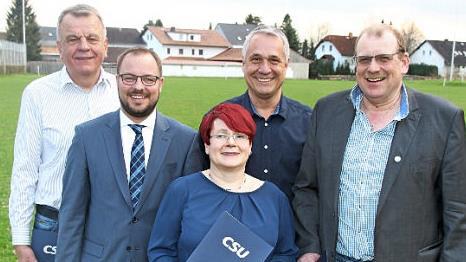 Der CSU-Ortsverband Lautertal zeichnete Mitglieder aus (von links): Udo Bühling, Sebastian Straubel, Barbara Hölzel, Stephan Höhn und Thomas Flurschütz. Foto: Wolfgang Desombre