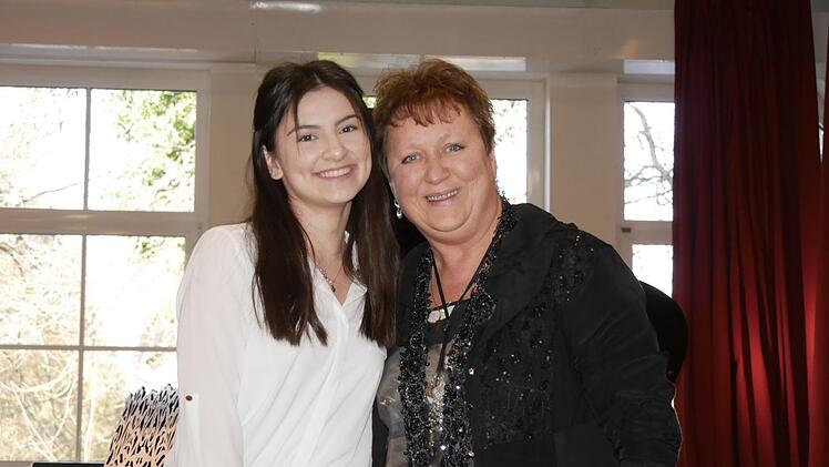 Innesa Bauer (r.) ließ Martha Franke schweren Herzens vorzeitig  weiterziehen, das Publikum aber auch.