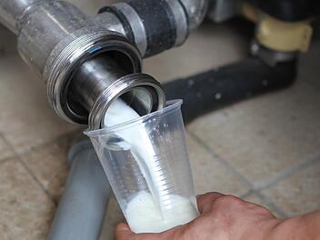 Beim Erzeuger bleibt für den Liter Milch immer weniger hängen, aktuell sind es nicht mal mehr 30 Cent. Fotos: Jochen Nützel