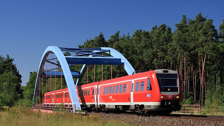 Der Main-Saale-Express wird mit dem Fahrplanwechsel seine Fahrgäste ebenfalls schneller zwischen Hof/Bayreuth und Bamberg befördern können.  Foto: Bahn