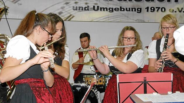 "Flöte und Holz" werden bei den Kraisdorfern ausschließlich von feschen Mädchen besetzt.Klemens Albert