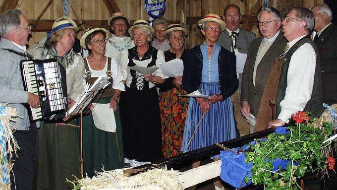 Weil die Zahl der Aktiven nicht mehr ausreicht, muss der Gesangverein Wirsberg vorerst den Betrieb einstellen. Unser Bild entstand bei einem früheren Auftritt der Sing- und Spielgruppe. Foto: BR/Archiv