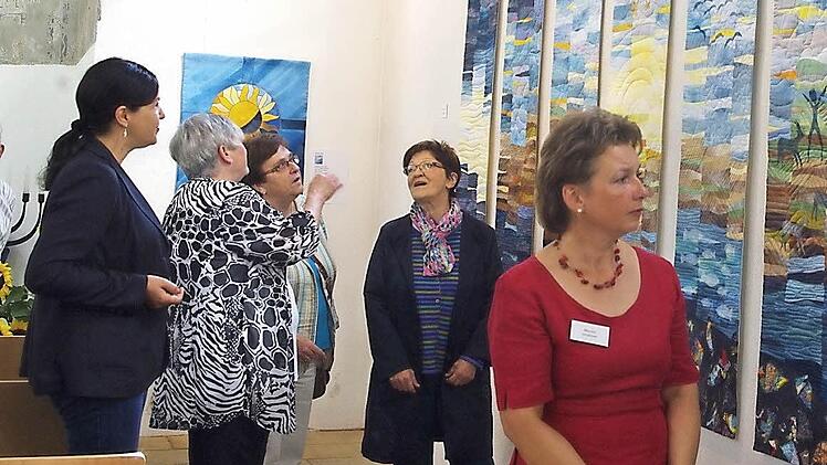 Die Schöpfungsgeschichte auf Stoff beeindruckte die Besucher. Fotos: Heike Schülein