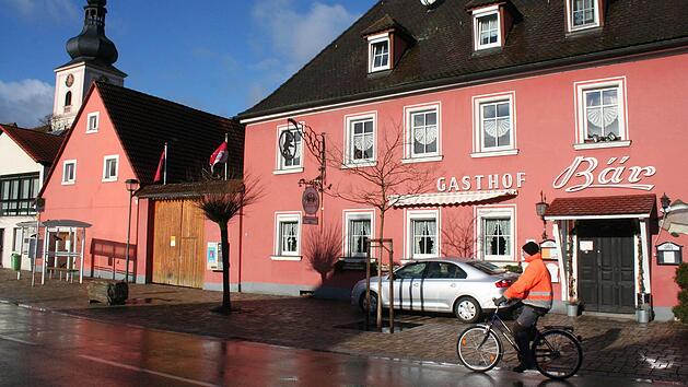Der Gasthof B&auml;r pr&auml;gt das Ortsbild von M&uuml;hlhausen.  Foto: Evi Seeger