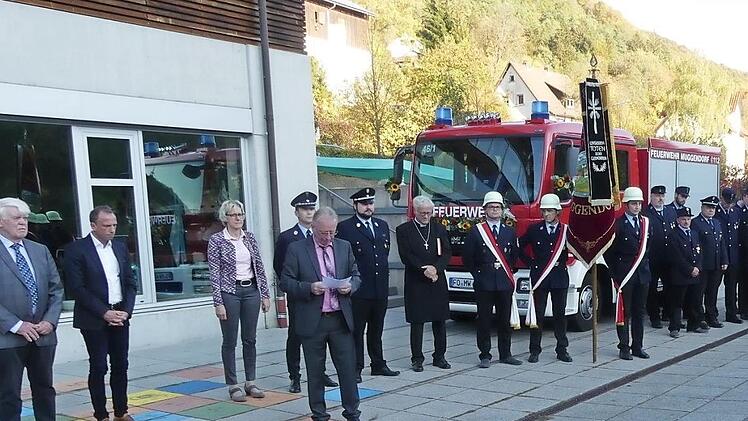 Die Übergabe des neuen Fahrzeugs war ein Festtag für die Muggendorfer Feuerwehr. Foto: Paul Pöhlmann