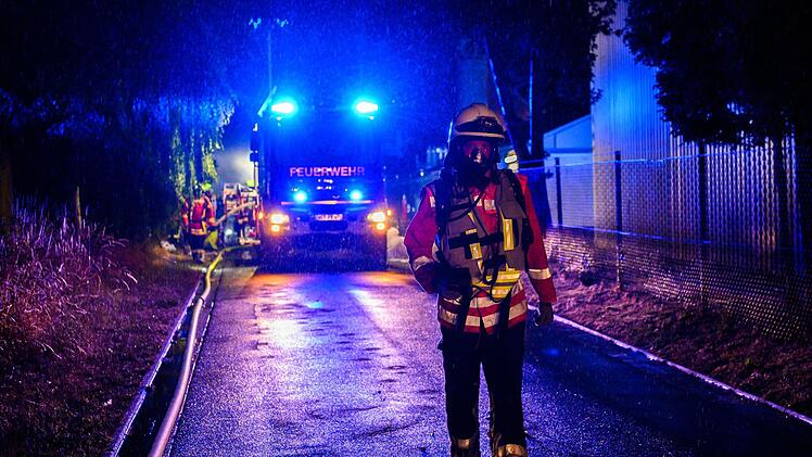 Ein 80-jährige Frau ist bei einem Brand in Unterfranken lebensgefährlich verletzt worden - sie starb einige Tage später. Symbolfoto: Mohssen Assanimoghaddam/dpa