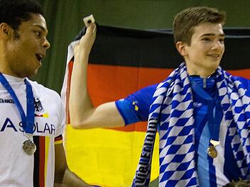 Eine Klasse für sich: Mit 182,35 Punkten wurde Lukas Kohl (r.) souveräner Junioren-Europameister im 1er Kunstrad. Links daneben: Der zweitplatzierte Marcel Jüngling Foto: www.dieSportFotografen.de