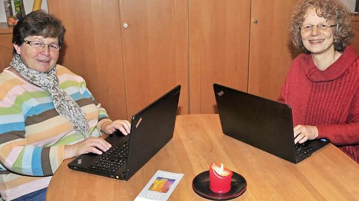 Karin Meyer aus Nassach (links) hatte das Angebot wahrgenommen und sich von der Vorsitzenden von "Bibelwelten", Pfarrerin Doris Otminghaus (rechts), begleiten lassen.  Foto: Ulrike Langer