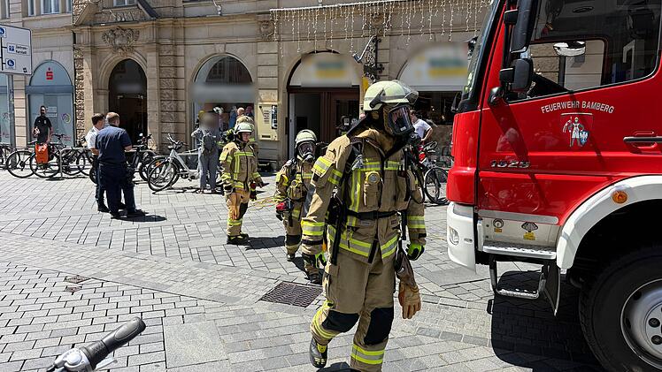Kohlenmonoxid-Austritt in Wohn- und Gesch&auml;ftshaus: Stra&szlig;e muss gesperrt werden