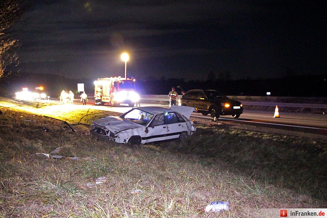 Auto ueberschlaegt sich auf der A3 mehrfach - Fahrer stirbt am Unfallort