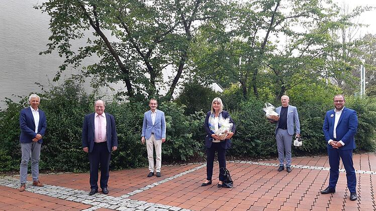 Bei der Vorstandssitzung des Tourismusvereins Coburg.Rennsteig gab es neben der Bestätigung der überarbeiteten Marketing-Maßnahmen auch einen personellen Wechsel im Vorstand (von links): Geschäftsführer Jörg Steinhardt, Sonnebergs Landrat Hans-Peter Schmitz, Coburgs Zweiter Bürgermeister Hans-Herbert Hartan, Birgit Weber, Lutz Lange (Vorsitzender des Regionalen Tourismusausschusses) und Coburgs Landrat Sebastian Straubel.  Foto: Christin Hübner