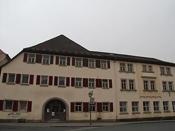 Der Marktgemeinderat Kasendorf entschied auch in der Februarsitzung noch nicht über die Zukunft des Gasthauses  "Schwarzes Ross".Sonny Adam