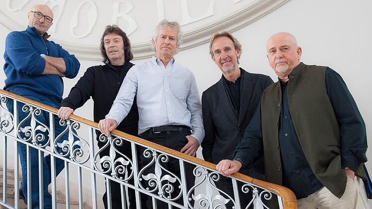 F&uuml;r die Genesis "Sum Of The Parts" fanden die alten Genesis-Mitglieder 2014 - von links: Phil Collins, Steve Hackett, Tony Banks, Mike Rutherford und Peter Gabriel - zum ersten Mal seit 1975 wieder zusammen.