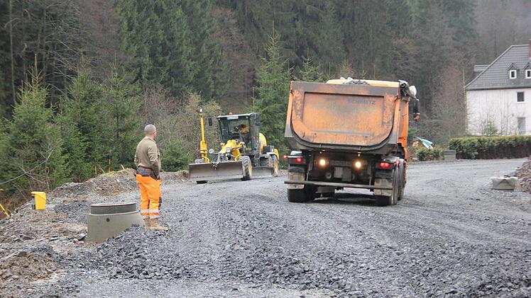 Schotter wird angefahren. Foto: Friedwald Schedel