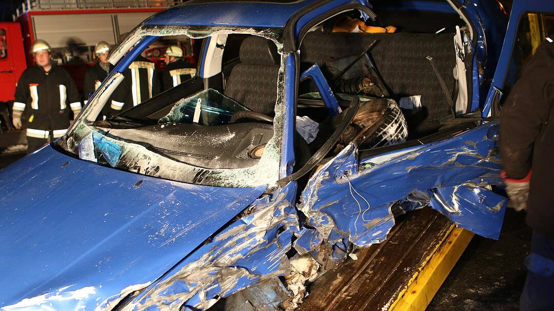 Frontalzusammenstoss auf der B2 fordert zwei verletzte Personen