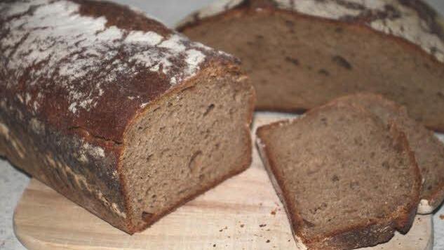 Wie soll denn Brot in ein Kuvert der Hilfsaktion "Brot für die Welt" passen? Symbolfoto: dpa