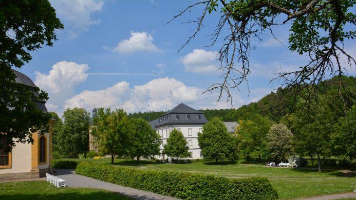 In Maria Bildhausen ist auch in diesem Jahr wieder einiges geboten. Das wurde bei der Jahresversammlung bekannt. Auch außerhalb von Angeboten und Festen zieht es immer wieder Besucher in die Idylle des ehemaligen Klosters. Foto: Hanns Friedrich