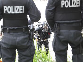Polizei findet Tresor in Main-Donau-Kanal in Bamberg