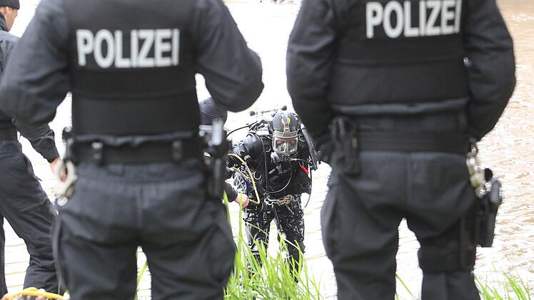 Polizei findet Tresor in Main-Donau-Kanal in Bamberg