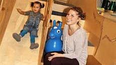 Daniela Ho Ai (26) ist fast ein bisschen neidisch auf ihre Tochter Lilly. Denn die Zweijährige ist ganz neu in der tollen Krippe.