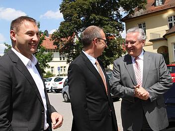 Innenminister Joachim Herrmann (r.) besuchte den Landkreis Lichtenfels. Dabei wurde er von Landrat Christian Meißner (Mitte) und dem CSU-Landtagsabgeordneten Jürgen Baumgärtner begrüßt.  Foto: Gerda Völk