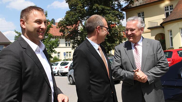 Innenminister Joachim Herrmann (r.) besuchte den Landkreis Lichtenfels. Dabei wurde er von Landrat Christian Meißner (Mitte) und dem CSU-Landtagsabgeordneten Jürgen Baumgärtner begrüßt.  Foto: Gerda Völk