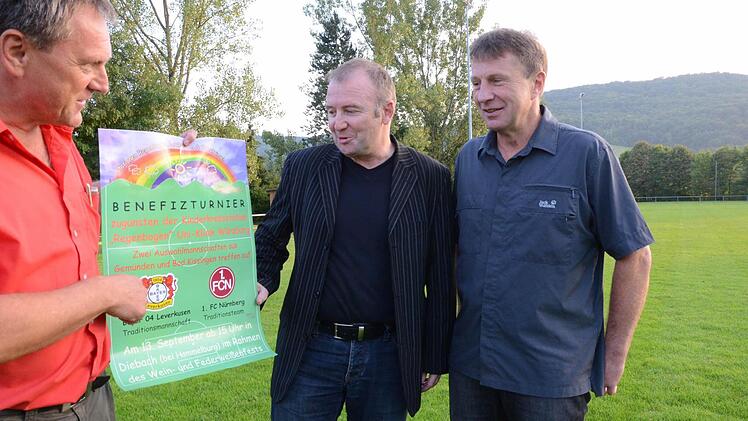Gehen vorneweg für die gute Sache: Die Hauptorganisatoren des Benefizspiels sind (von links) Armin Wahler, Klaus Franz und Bernd Heid. Foto: Jürgen Schmitt
