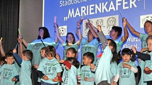 Mit fr&ouml;hlichen Liedern und T&auml;nzen feierten die Kinder der st&auml;dtischen Kindertagesst&auml;tte "Marienk&auml;fer" das 50-j&auml;hrige Bestehen ihres zweiten Zuhauses.