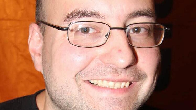 "Der Pirat" Stefan Bassing: Der 33-Jährige aus Weißenbrunn (Piratenpartei) möchte als Bezirksrat für mehr Transparenz und Offenheit im Bezirkstag sorgen. Der EDV-Spezialist will, dass die Beschlüsse stets öffentlich gemacht werden.