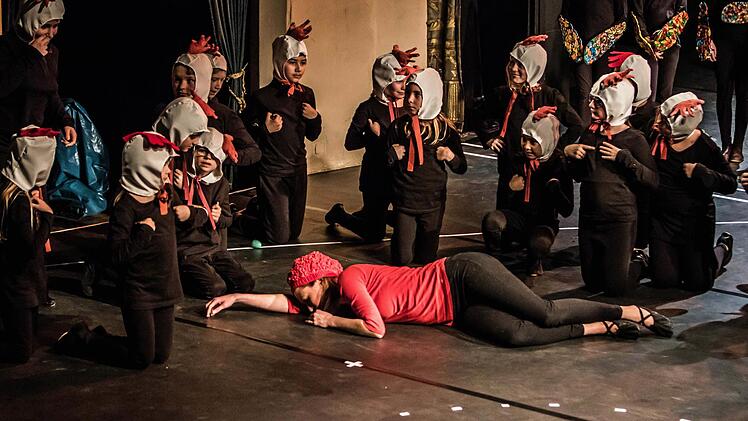 "Compose Janácek": Schüler aus Neustadt und Coburg präsentierten ihre Version der Oper "Das schlaue Füchslein" im Landestheater. Foto: Jochen Berger