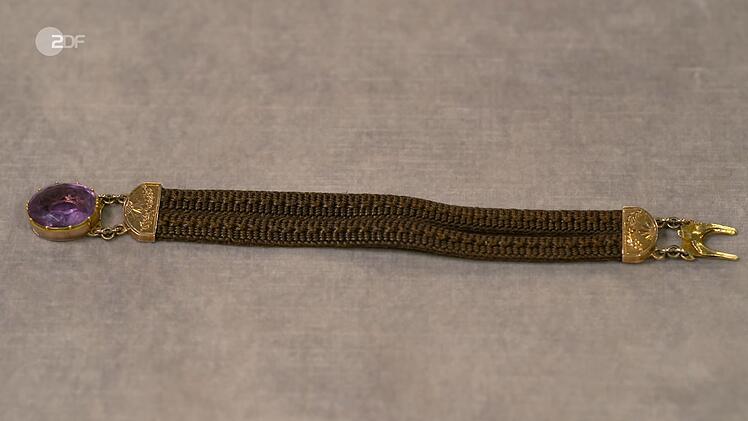 Der Echthaar-Schmuck aus dem Biedermeier (1836) präsentierte sich im "Super-Zustand" und wurde von Patrick Lessmann mit 300 Euro bewertet.