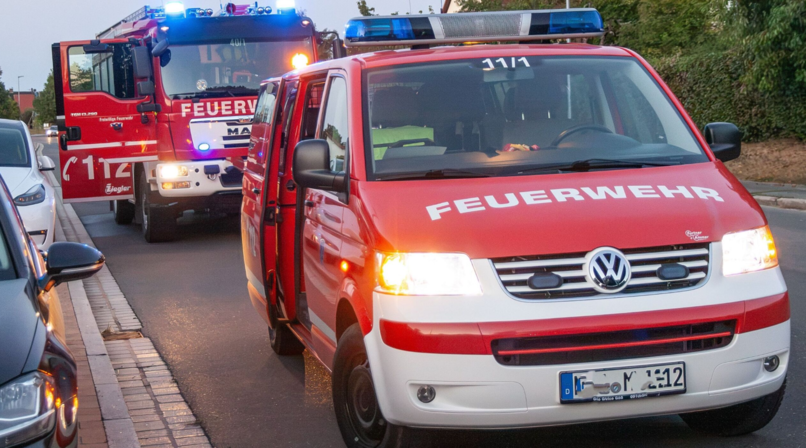 Werkstatt in Vollbrand: 70 Feuerwehrleute bek&auml;mpfen Brand in Riedbach