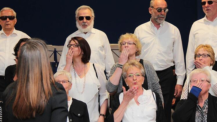 Die Waldeslust Zeckern sorgte bei "Rote Lippen soll man küssen" auch für einen optischen Höhepunkt. Fotos: Johanna Blum