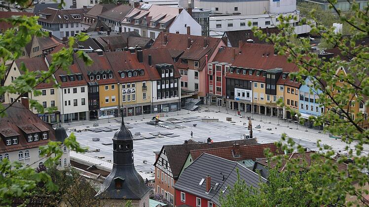 Man sieht es ihm nicht an - aber die Baustelle des  neuen Zentralparkplatzes ist vermintes Gelände. Foto: Stephan Tiroch