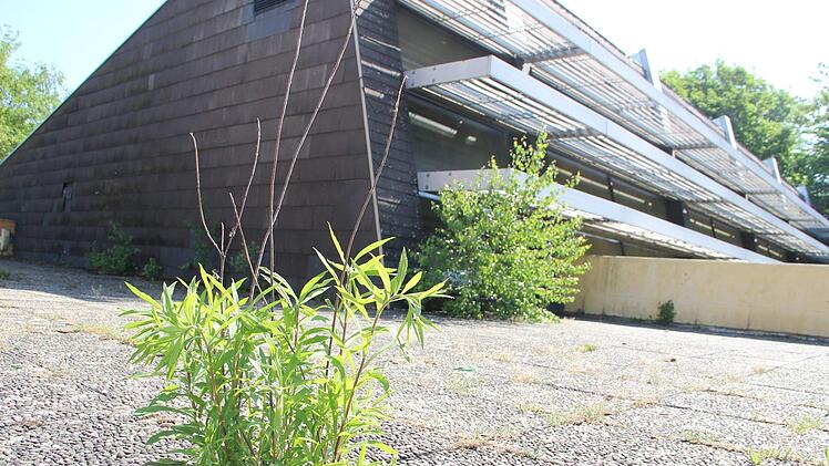 Beim Hallenbad tut sich wieder etwas, auch wenn es optisch immer mehr in den Dornröschenschlaf versinkt.Heike Beudert