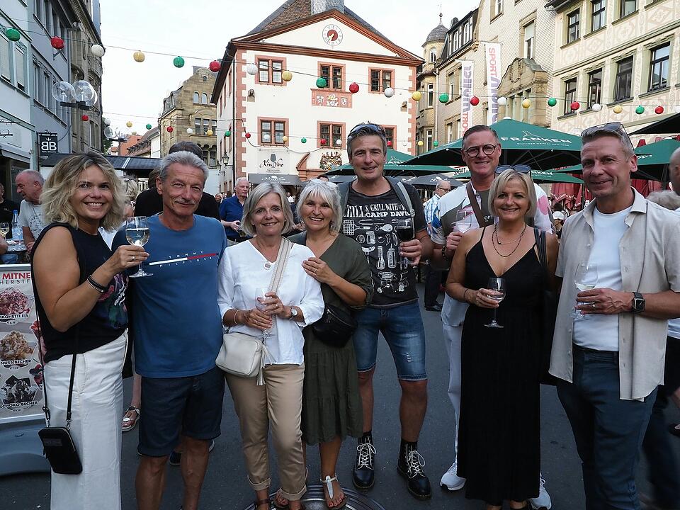Authentische Saaletal-Weine, Spitzen-Bands und kulinarische Köstlichkeiten.