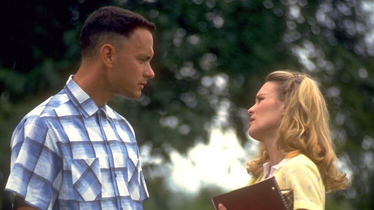 Obwohl er immer wieder von ihr zur&uuml;ckgewiesen wird, k&auml;mpft Forrest (Tom Hanks) unbeeindruckt um das Herz seiner Sandkastenliebe Jenny (Robin Wright Penn).
