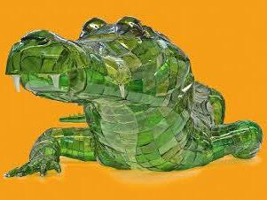 Mit diesem grünen Krokodil von Bert van Ransbeeck werben die Kunstsammlungen für den Glaspreis. Foto: Archiv