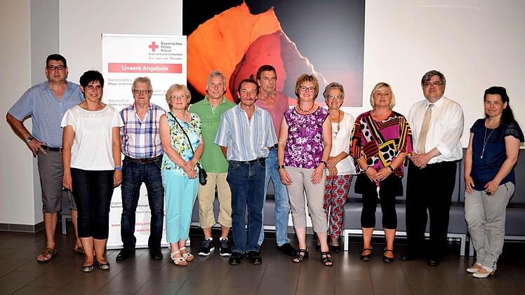 Die Blutspender aus Burgkunstadt mit Zweiter Bürgermeisterin Sabine Heppner, Baur-Abteilungsleiterin Doris Bergmann, sowie BRK-Kreisgeschäftsführer Thomas Petrak und Kreisvorstandsmitglied Rosemarie Göhring.