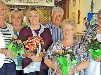 Diese VdK-Mitglieder bekamen von Winfried Weinbeer ein Dankeschön. Foto: Ottmar Barnickel