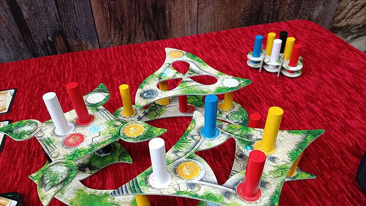 Spiele-Test "Menara" - spannende Stapelspiel für die ganze Familie von Zoch