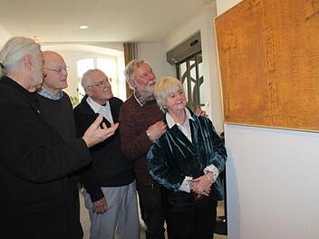 Kunst hat etwas mit Individualität zu tun. Das wurde bei der Debattierrunde deutlich. Im Bild von links: Ingo Cesaro, Erhard Flechsig, Robert Reiter, Gerda Flechsig und Christian Geyer. Foto: Veronika Schadeck