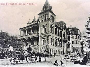 Alte Postkarten erzählen vom einstigen Kurleben in Bad Kissingen. Foto: Archiv Katharina Bambach