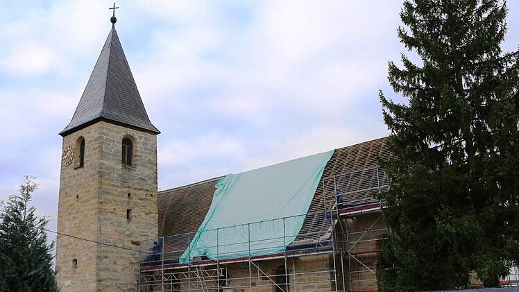 Das Dach wird erneuert. Foto: Franz Galster