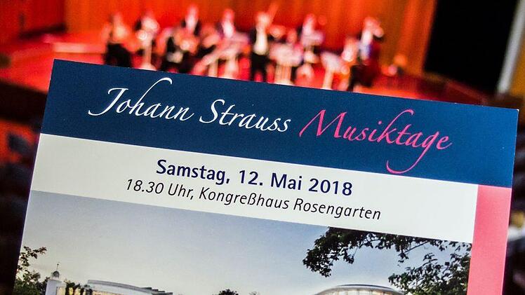 Reichlich Applaus gab es für das Alt-Wiener Strauss-Ensemble beim Konzert im Coburger Kongresshaus Rosengarten. Der Auftritt war Bestandteil der Johann Strauss Musiktage.Foto: Jochen Berger
